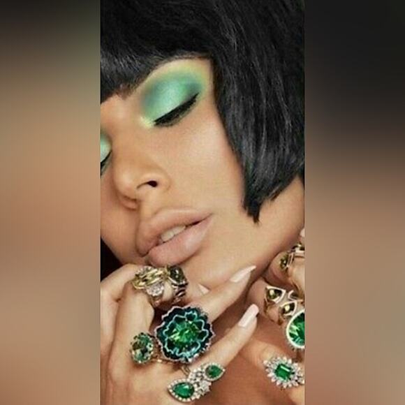 Green Eyeshadow Palette - Picture 3 of 4